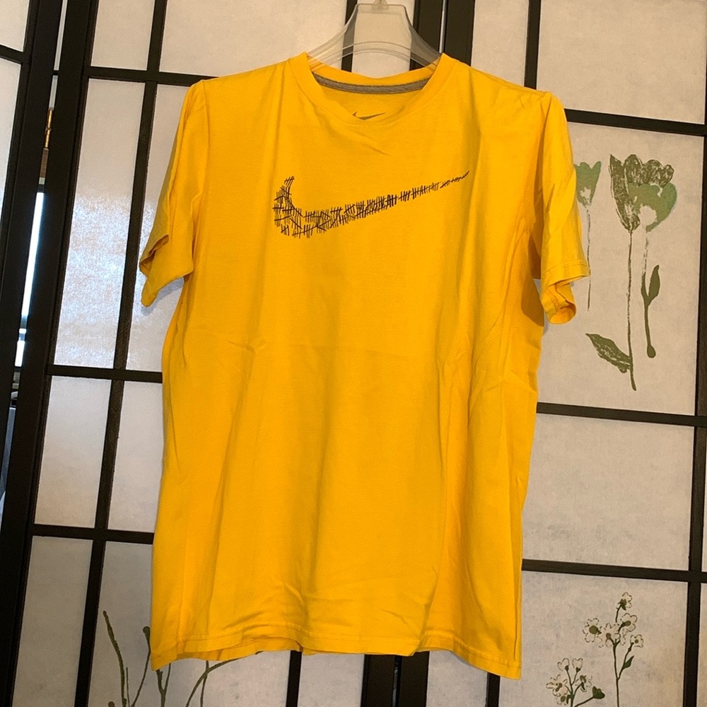 EUC Nike T-shirt